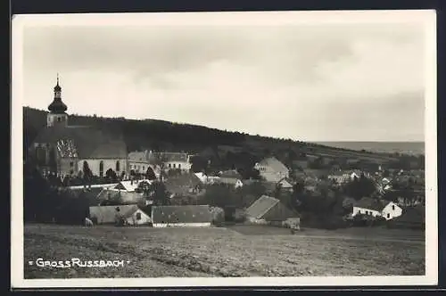 AK Gross Russbach, Ortsansicht vom Feld aus