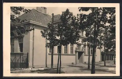 AK Deutsch-Wagram /Niederdonau, Partie an herrschaftlichem Haus