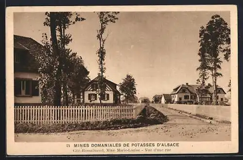 AK Mines de postasse d`Alsace, vue d`une rue de la cité Rossalmend de la mine Marie-Louise