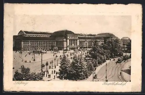 AK Leipzig, Hauptbahnhof mit Vorplatz und Strassenbahnen