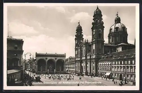 AK München, Odeonsplatz mit Feldherrnhalle und Theatinerkirche