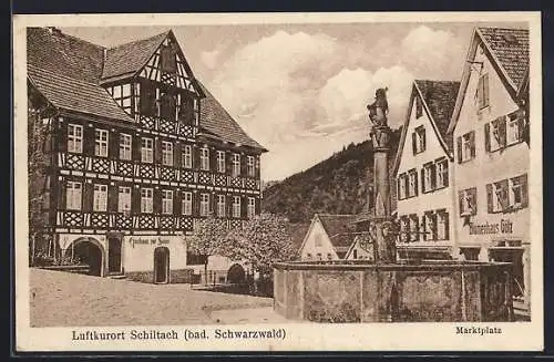 AK Schiltach /Schwarzwald, Marktplatz mit Gasthaus zur Sonne und Brunnen