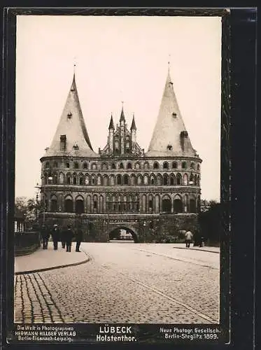 Foto-AK NPG Nr. 1202: Lübeck, Holstentor