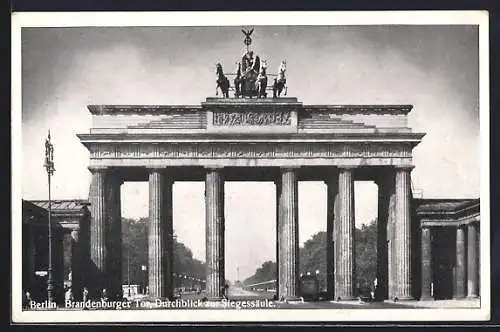 AK Berlin, Blick durchs Brandenburger Tor zur Siegessäule