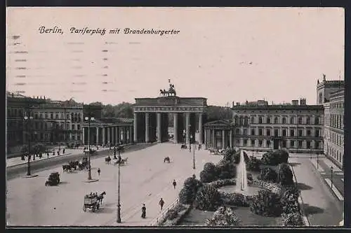 AK Berlin, Pariser Platz mit Brandenburger Tor