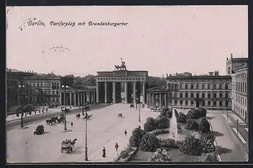 AK Berlin, Pariser Platz mit Brandenburger Tor