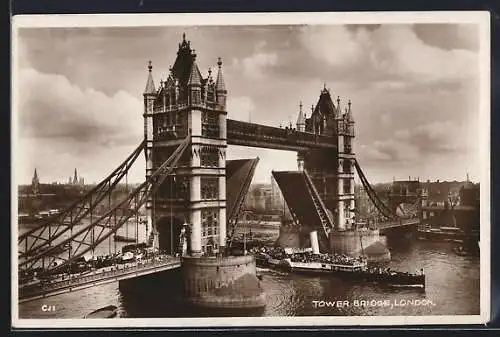 AK London, Tower Bridge aus der Vogelschau