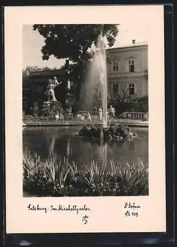 Foto-AK Adalbert Defner: Salzburg, Fontäne im Mirabellgarten