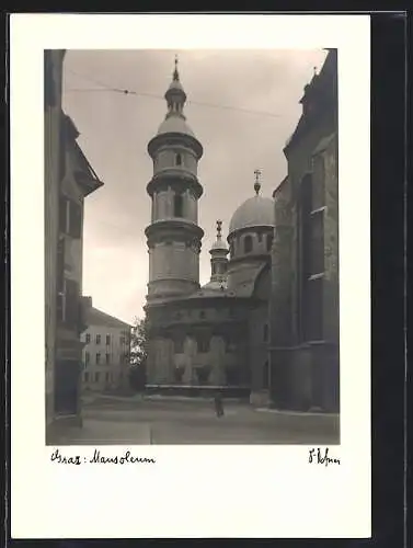 Foto-AK Adalbert Defner: Graz, Mausoleum mit Strassenpartie