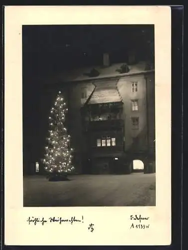 Foto-AK Adalbert Defner: Geschmückter Weihnachtsbaum auf einer Strasse im Schnee