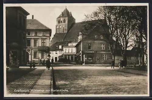 AK Greifswald, Mühlentor mit Marienkirche und Geschäft