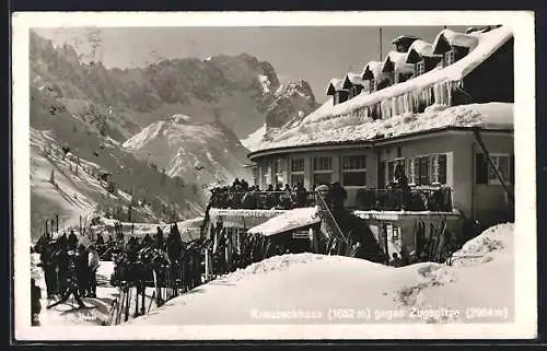 AK Garmisch, Kreuzeckhaus gegen Zugspitze