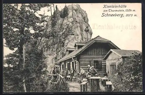 AK Kientalerhütte am Thurmstein, Berghütte mit Schneeberg und Gästen