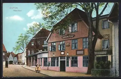 AK Eutin, Voss-Haus mit Strassenpartie