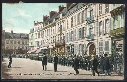 AK Douai, Revue des Pompiers sur la Grand`Place, Feuerwehr