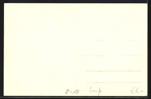 AK Techniker bei der Reparatur am Werktisch