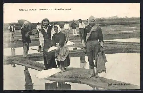 AK Carnac-Plage, Marais salants. Le relève du sel, Salzwiesen