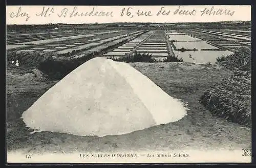 AK Les Sables-D`Olonne, Les Marais Salants, Salzberg mit Blick zu den Salzwiesen