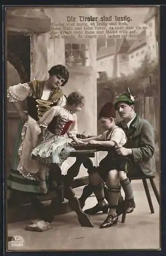 AK Tiroler Familie in Tracht mit Zither vor einem Wirtshaus