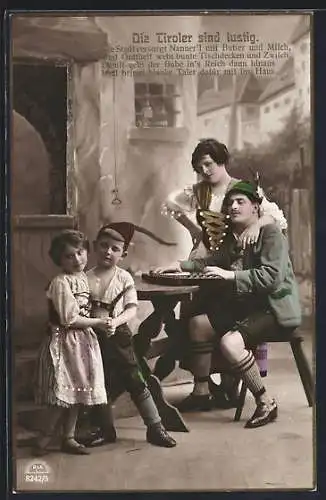 AK Tiroler Familie mit Zitherspiel und Kinder-Tänzchen vor einem Wirtshaus