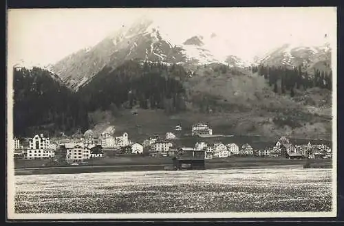 Foto-AK Davos-Dorf, Teilansicht mit Bergen