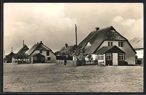 AK Neuendorf /Hiddensee, Fischerhäuser