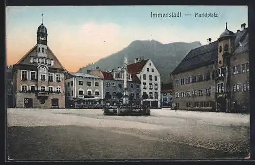 AK Immenstadt, Marktplatz mit Rathaus und Mariensäule