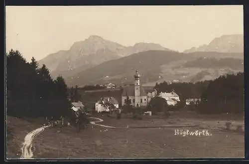 AK Höglwörth, Ortsansicht mit Bergpanorama