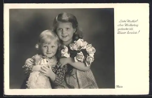 AK Glückwunsch zum Muttertag, Zwei Mädchen mit Blumenstrauss