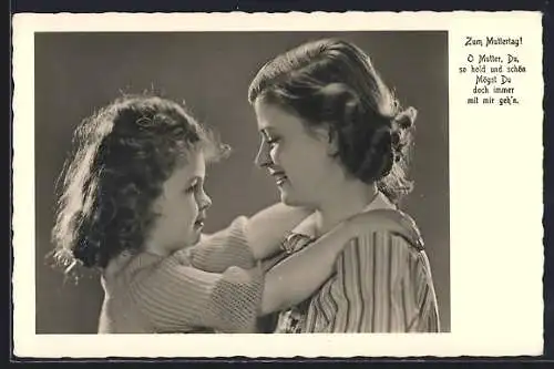 AK Gruss zum Muttertag, Frau mit ihrer Tochter auf dem Arm