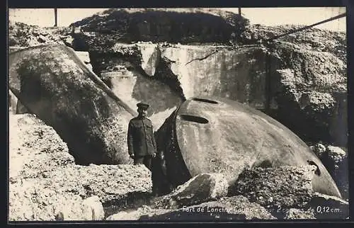 AK Fort de Loncin, belgischer Soldat an der zerschossenen Festung
