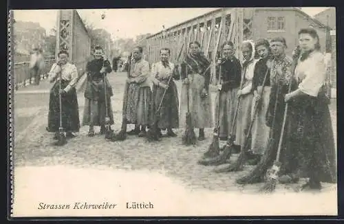 AK Lüttich, Strassen Kehrweiber vor einer Brücke