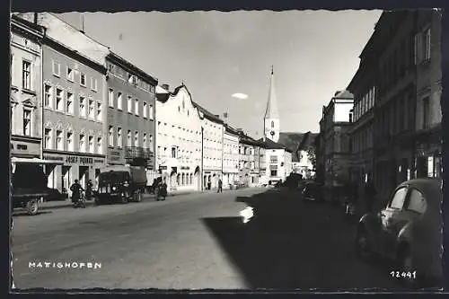 AK Mattighofen, Strassenpartie mit Fleischhauerei Purner und Kirchturm