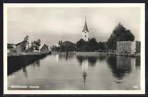 AK Hellmonsödt /O.-Ö., Ortspanorama mit Kirche vom Wasser aus