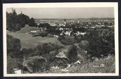 AK Wels /O.-Ö., Ortsansicht von einer Anhöhe aus