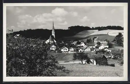 AK Rossbach /O.-Ö., Ortsansicht mit Kirche u. Ungebung