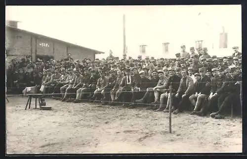 Foto-AK Königsbrück /Sachsen, Kriegsgefangene im neuen Lager