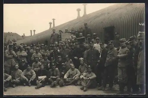 Foto-AK Königsbrück, Uniformierte Soldaten im Kriegsgefangenenlager