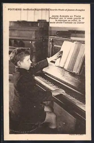 AK Poitiers, Institution Régionale des Sourds-Muets et Jeunes Aveugles, Jeune Aveugle au Piano