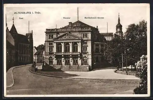 AK Altenburg i. Thür., Strassenpartie mit Post, Theater und Bartholomäi-Kirche