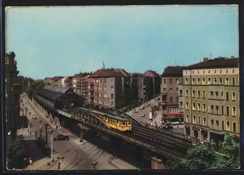 AK Berlin-Prenzlauer Berg, Schönhauser Allee Ecke Dimitroffstrasse mit Hochbahn