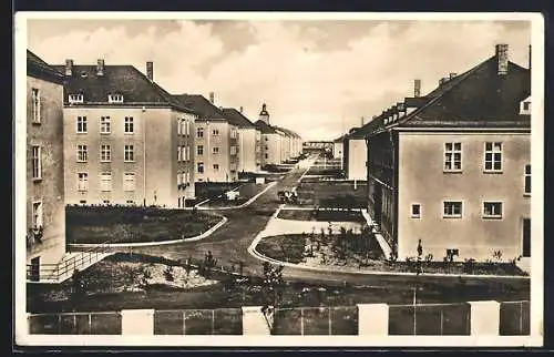 AK Schweinfurt, Kasernengelände mit Strasse aus der Vogelschau