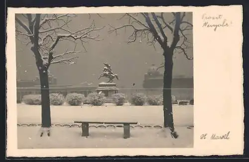 Foto-AK H. Markl: Winterliche Landschaft mit Denkmal, Neujahrsgruss
