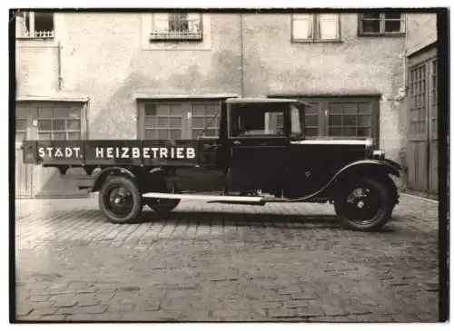 Fotografie LKW, für Städtische Heizbetrieb München, gefertigt von Karosseriebau Firma Karl Weinberger München