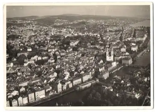 Fotografie unbekannter Fotograf, Ansicht Zürich, Fliegeraufnahme der Stadt