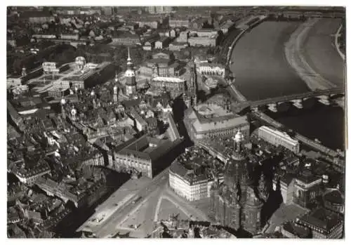 Fotografie unbekannter Fotograf, Ansicht Dresden, Fliegeraufnahme mit Blick über den Neumarkt nach Nord-West