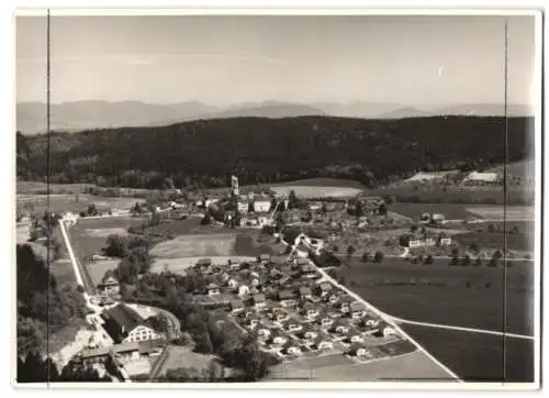 Fotografie unbekannter Fotograf, Ansicht St. Urban / Luzern, Fliegeraufnahme des Ortes