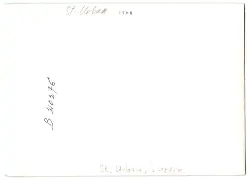 Fotografie unbekannter Fotograf, Ansicht St. Urban / Luzern, Fliegeraufnahme des Ortes