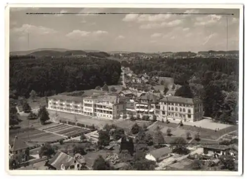 Fotografie unbekannter Fotograf, Ansicht Rüti, Fliegeraufnahme vom Kreisspital, Krankenhaus