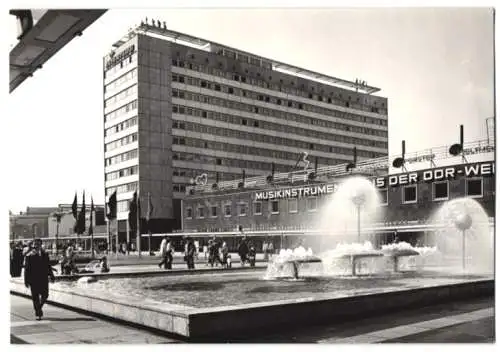 Fotografie Hoffmann, Oelsnitz / E., Ansicht Dresden, Moderner Gebäudekomplex in der Prager Strasse